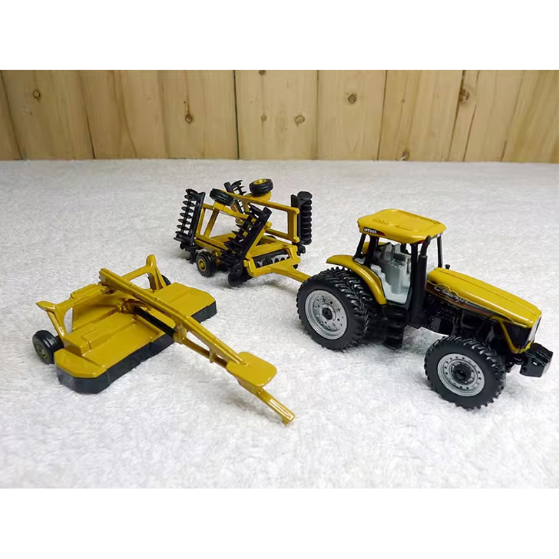 Farming Agriculture Model - ERTL Diecast 1:64 Skala Challenger Traktor